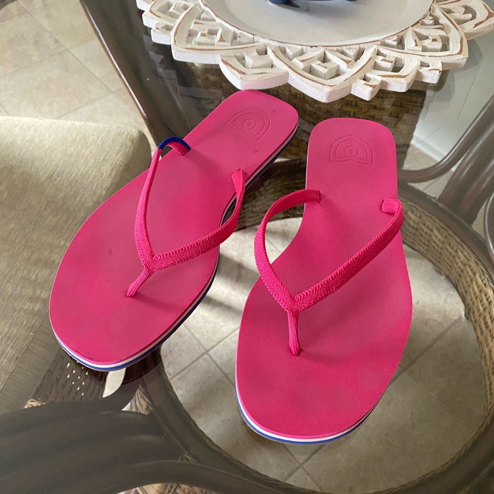 ⭐️SOLD⭐️Rothy’s The Flip Flop in Flamingo Pink
